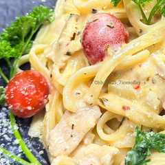 A picture of Chicken Alfredo Creamy Fettuccine.