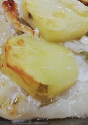Una foto de Rosada al horno con papas