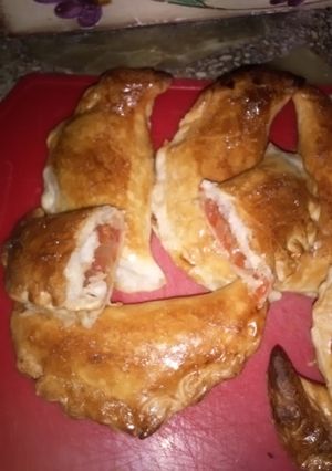 Una foto de Empanadas de caprese