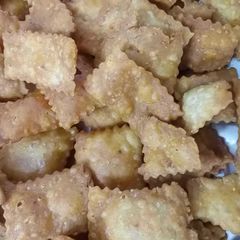 A picture of Oats papdi(cooking with oats).