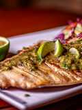 Dorado a la parrilla con salsa de limón