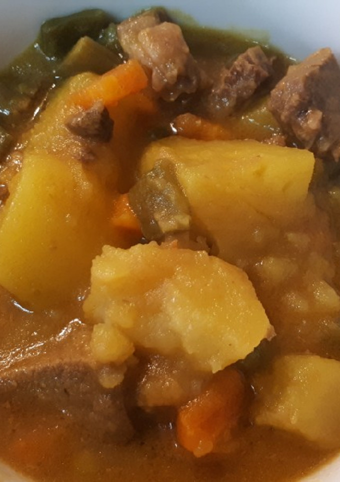 Una foto de Patatas guisadas con ternera 🍽🤗