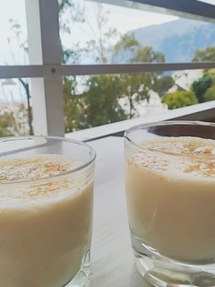Una foto de Batido canario de plátano y melón