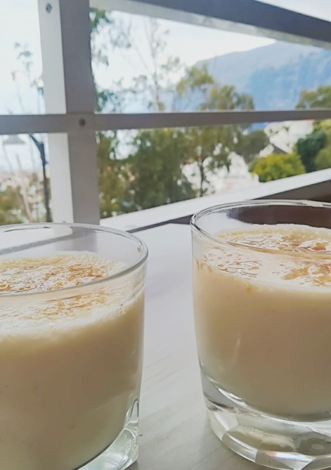 Una foto de Batido canario de plátano y melón