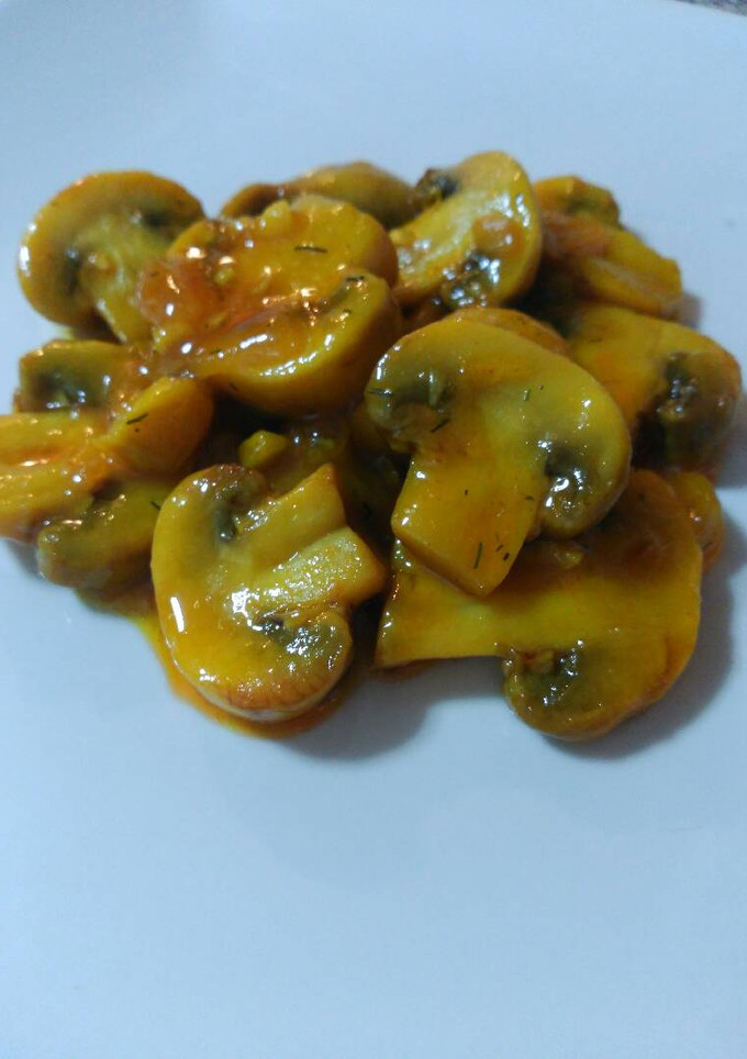 Una foto de Champiñones en salsa eneldo al whisky