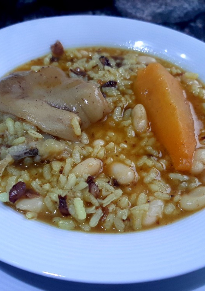 Una foto de Arros amb fesols i naps (arroz con alubias y nabos)