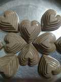 હોમમેડ નટ્સ ચોકલેટ્સ (Homemade Nuts Chocolates Recipe In Gujarati)
