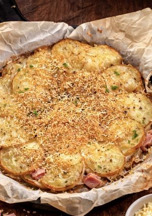 Una foto de Crocante de papas rellenas de jamón y queso al horno