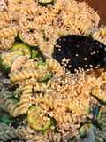 Fusilli con funghi e nocciole tritate