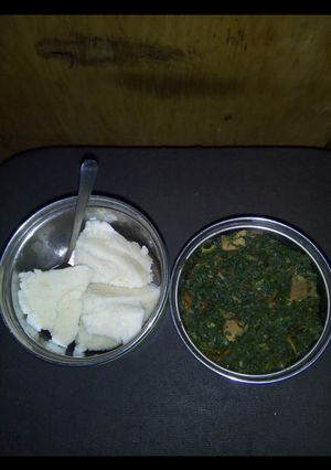 A picture of Sukumawiki and spinanch with meat.
