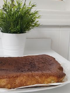 Una foto de Bizcocho con chocolate de trufa y trocitos de muesli