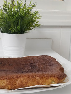 Una foto de Bizcocho con chocolate de trufa y trocitos de muesli