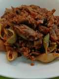 Pasta con setas y salsa de tomate
