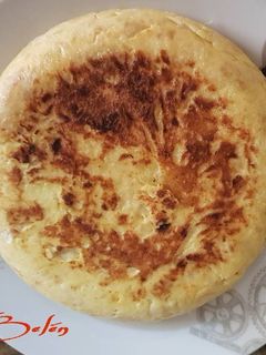 Una foto de Tortilla de patatas con cebolla