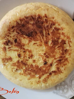 Una foto de Tortilla de patatas con cebolla
