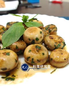 【家常菜】塔香奶油蘑菇(15分鐘上菜) 的食譜成品照片