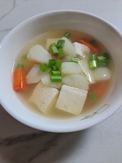 Hình của món Canh đậu phụ (hũ) khoai tây cà rốt.