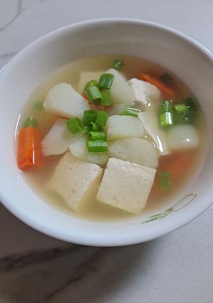 Hình của món Canh đậu phụ (hũ) khoai tây cà rốt.