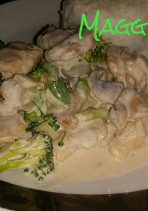 Una foto de Pollo en crema de champiñones y brócoli