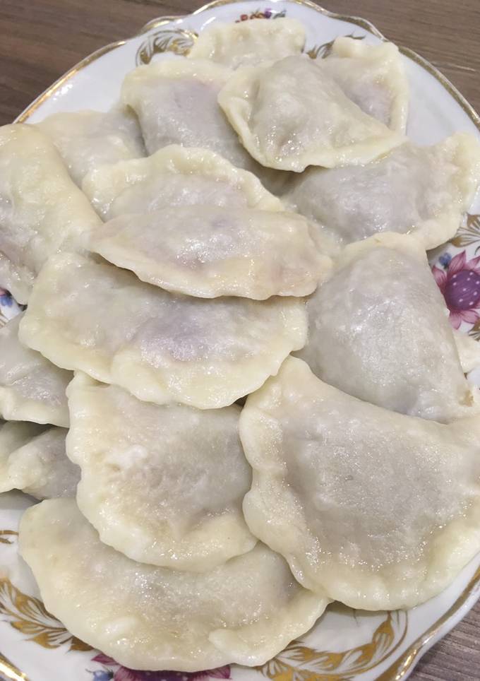 Вареники з вишнями у власному соку
