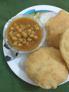 छोले भटूरे(Chole Bhature Recipe In Hindi) रेसिपी मुख्य फोटो