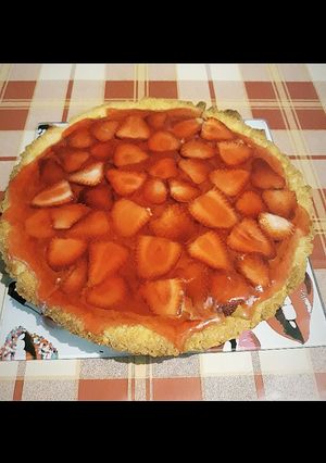 Una foto de Tarta de frutilla y dulce de leche