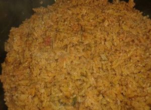 Una foto de Arroz borracho y encebollado