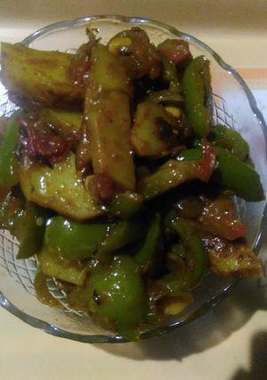 A picture of Capsicum potato sabzi.