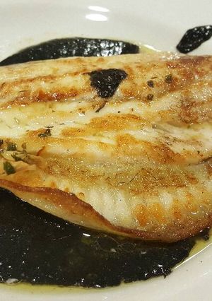 Foto principal de Rodaballo con salsa de calamar