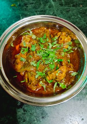 A picture of Chicken without using water.