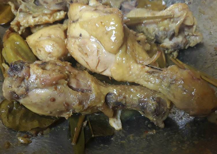 Resep Ayam Ungkep (Goreng) Bumbu Kuning, Lezat Sekali