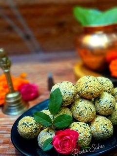 तिल सोठ के लड्डु (Til sonth ke laddu recipe in Hindi) रेसिपी मुख्य फोटो