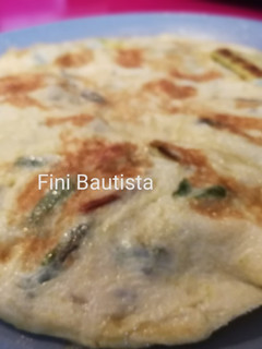 Una foto de Tortilla de espárragos con ajos tiernos