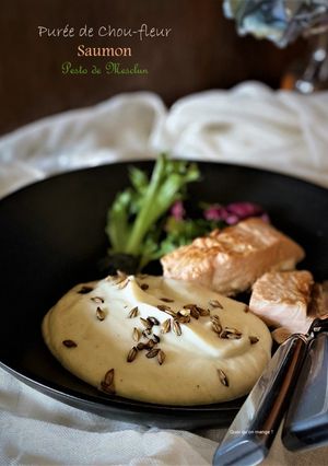 Une photo de Pavé de saumon sur purée de chou-fleur