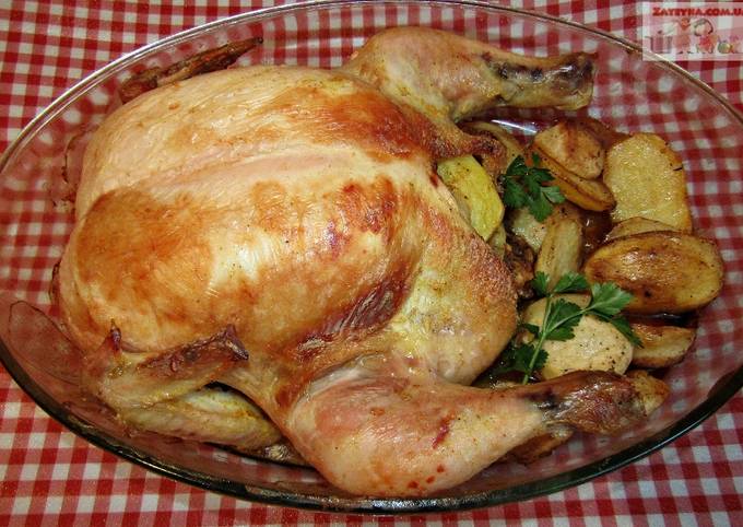 Целая курица в духовке с картошкой - рецепт | Чудо-Повар