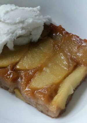 A picture of Vickys Caramel Apple Upsides Down Cake, GF DF EF SF NF.