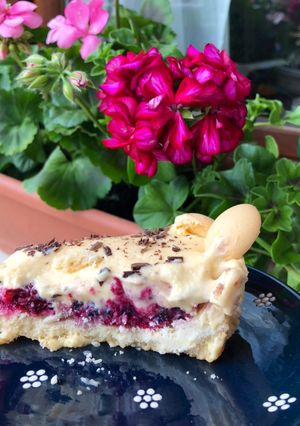 Zdjęcie przepisu Tarta z kremem tiramisu i owocami.