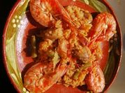 Una foto de paella con pulpo