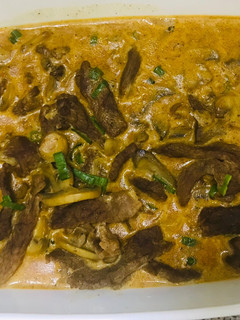 A picture of Beef stroganoff.