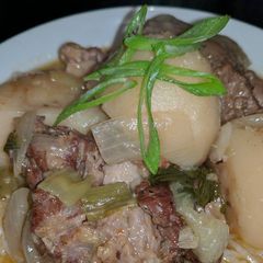 A picture of Oxtail stew.