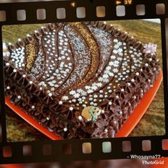A picture of Whosayna’s Fererro Rocher Cake.