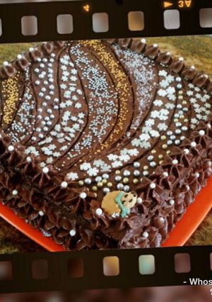 A picture of Whosayna’s Fererro Rocher Cake.