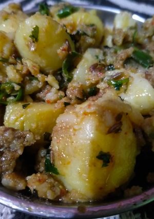 जीरा आलू (jeera aloo recipe in Hindi) रेसिपी मुख्य फोटो