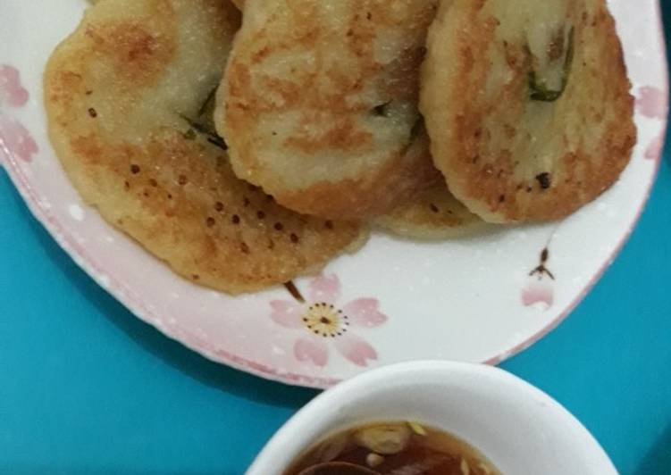 Langkah Mudah untuk Membuat Korean Potato Pancake (Gamjajeon), Sempurna