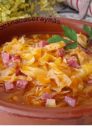 Una foto de Guiso de col con jamón