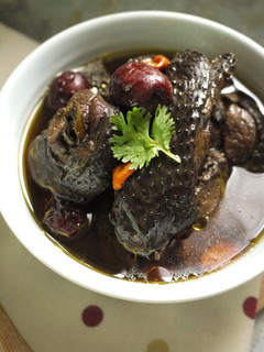 仙草烏骨雞湯 的食譜成品照片