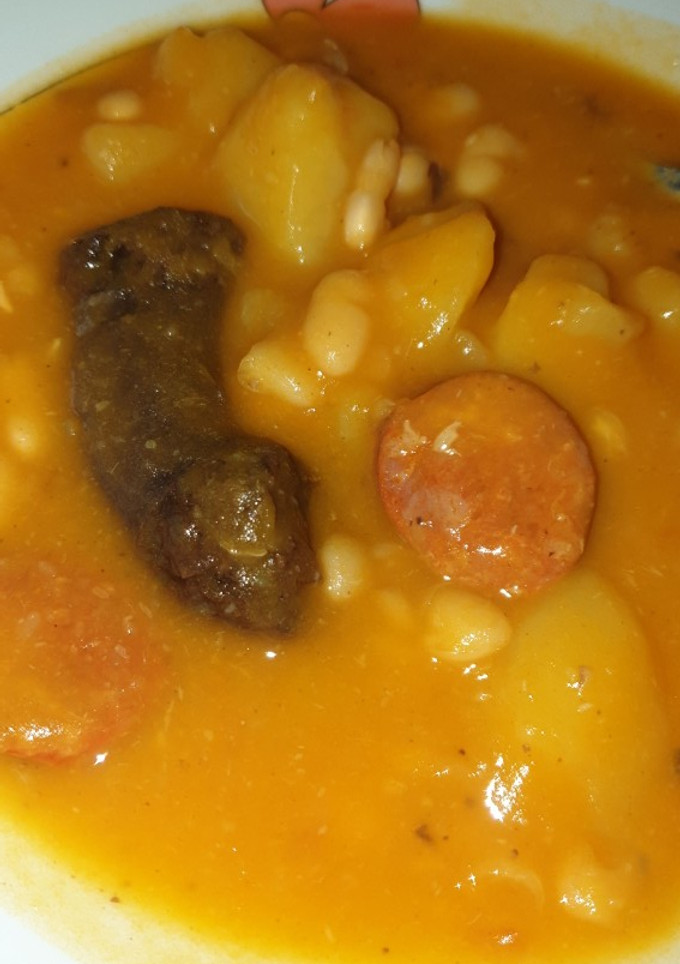 Una foto de Habichuelas en olla gm f