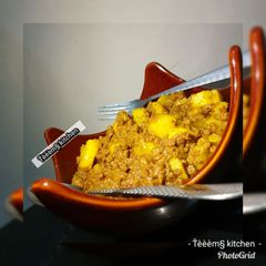 A picture of Curry potato caramelized in minced meat.