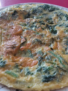 Una foto de Tortilla de espinacas y queso de rulo