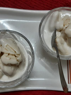 ગુલકંદ આઈસ્ક્રીમ (Gulkand Icecream Recipe In Gujarati) રેસીપી મુખ્ય ફોટો